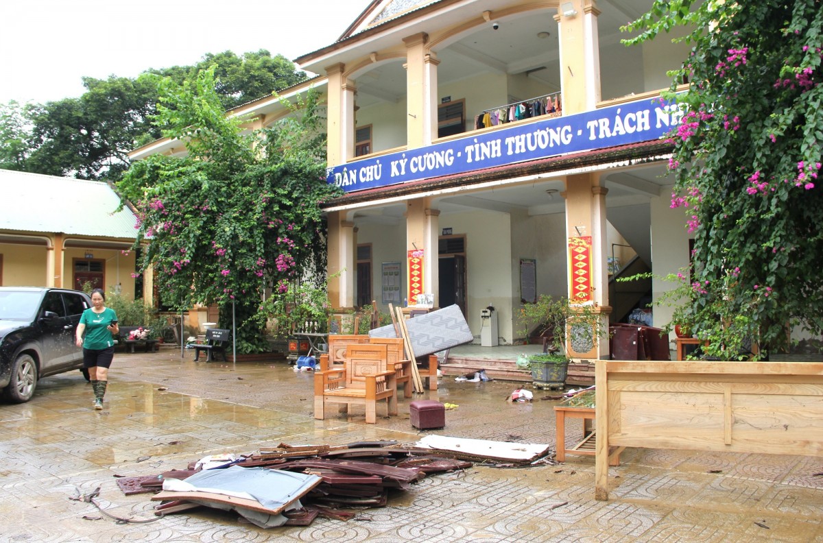 Lũ vùi lấp điểm trường biên giới , thầy Hiệu trường “quặn lòng” viết tâm thư kêu gọi