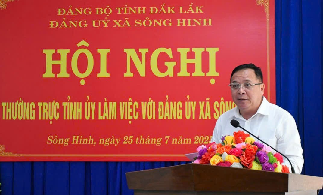 Bí thư Tỉnh ủy Nguyễn Đình Trung làm việc với Đảng ủy xã Sông Hinh