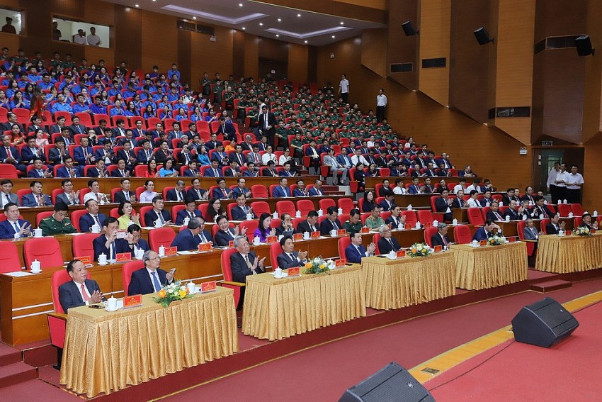Các đại biểu là lãnh đạo, nguyên lãnh đạo Tỉnh ủy, UBND tỉnh, Sở ban ngành, Mẹ Việt Nam anh hùng và chức sắc tôn giáo dự lêx kỷ niệm 95 nnawm thành lập Đảng bộ tỉnh Thanh Hóa.