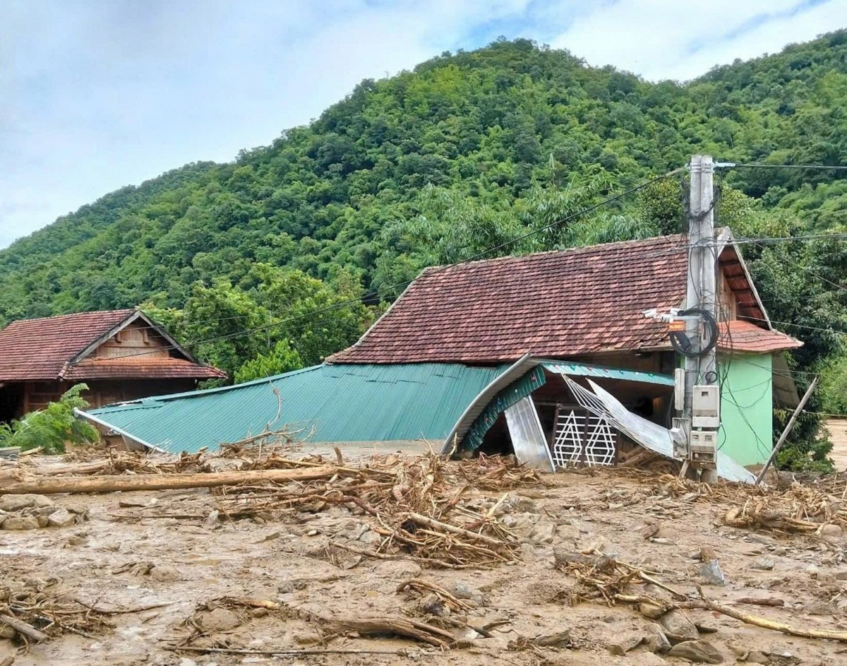 Hàng chục bàn làng biên giới Nghệ An vẫn đang bị cô lập