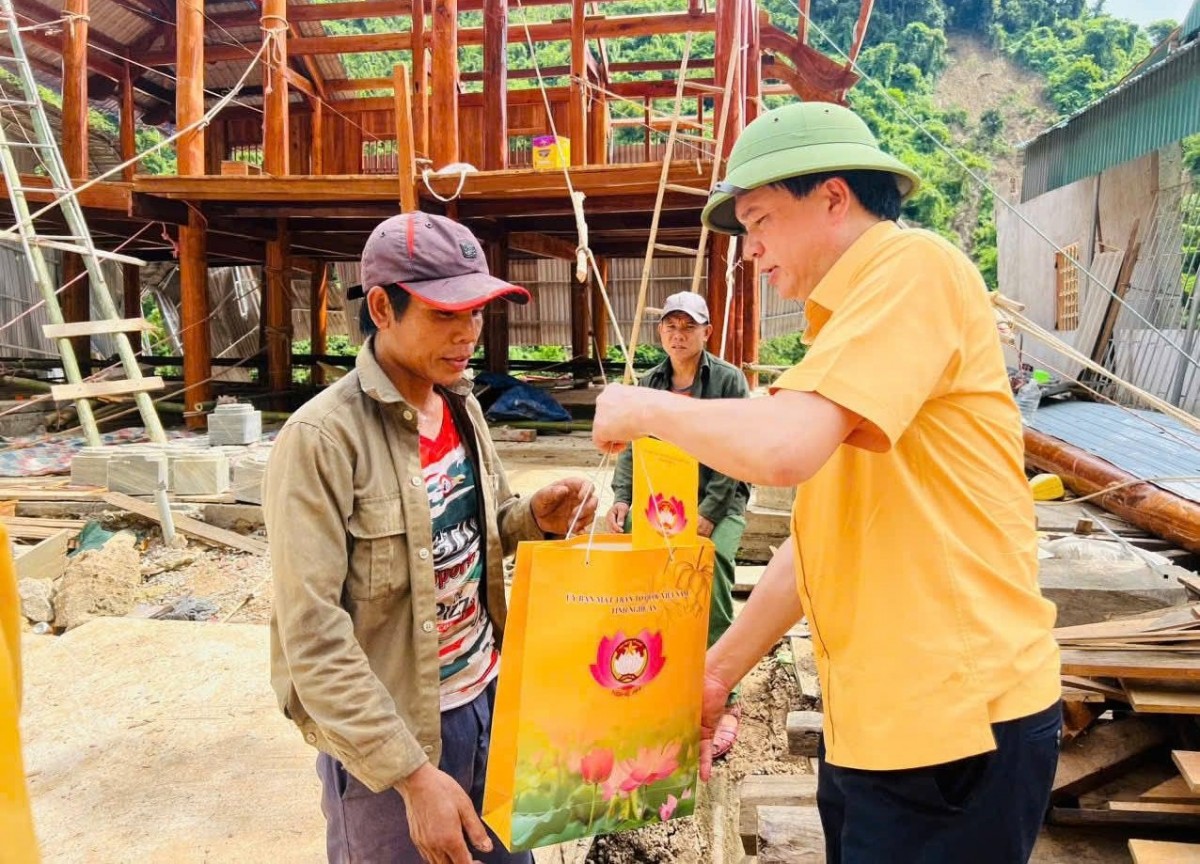 Triệu trái tim hướng về đồng bào vùng lũ xứ Nghệ