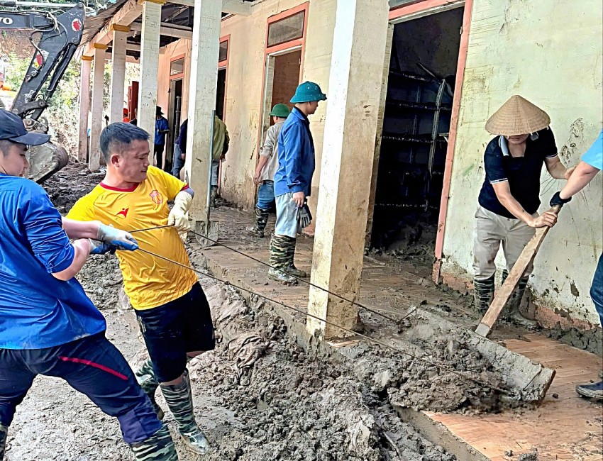 Ngành Giáo dục Nghệ An chủ động phương án hỗ trợ các thầy cô giáo, điểm trường bị thiệt hại do lũ