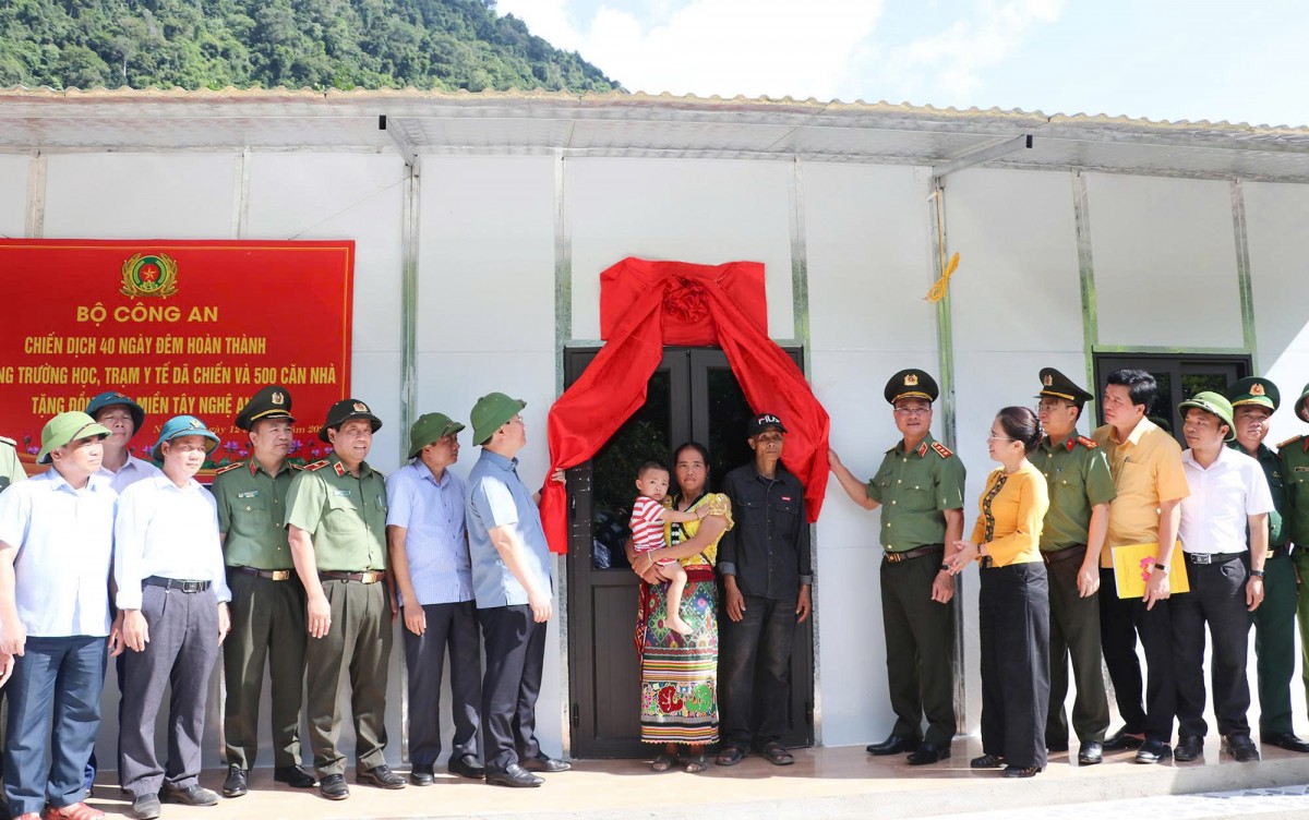 Phát động chương trình xây mới 500 căn nhà cho người dân vùng lũ Nghệ An