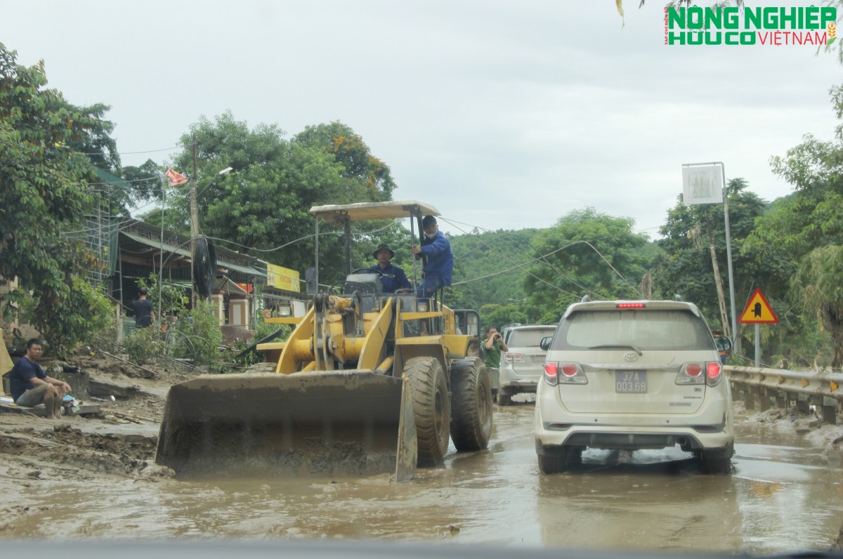 Mưa lũ tàn phá hạ tầng giao thông, Nghệ An chi khẩn cấp 300 tỷ đồng khắc phục hậu quả