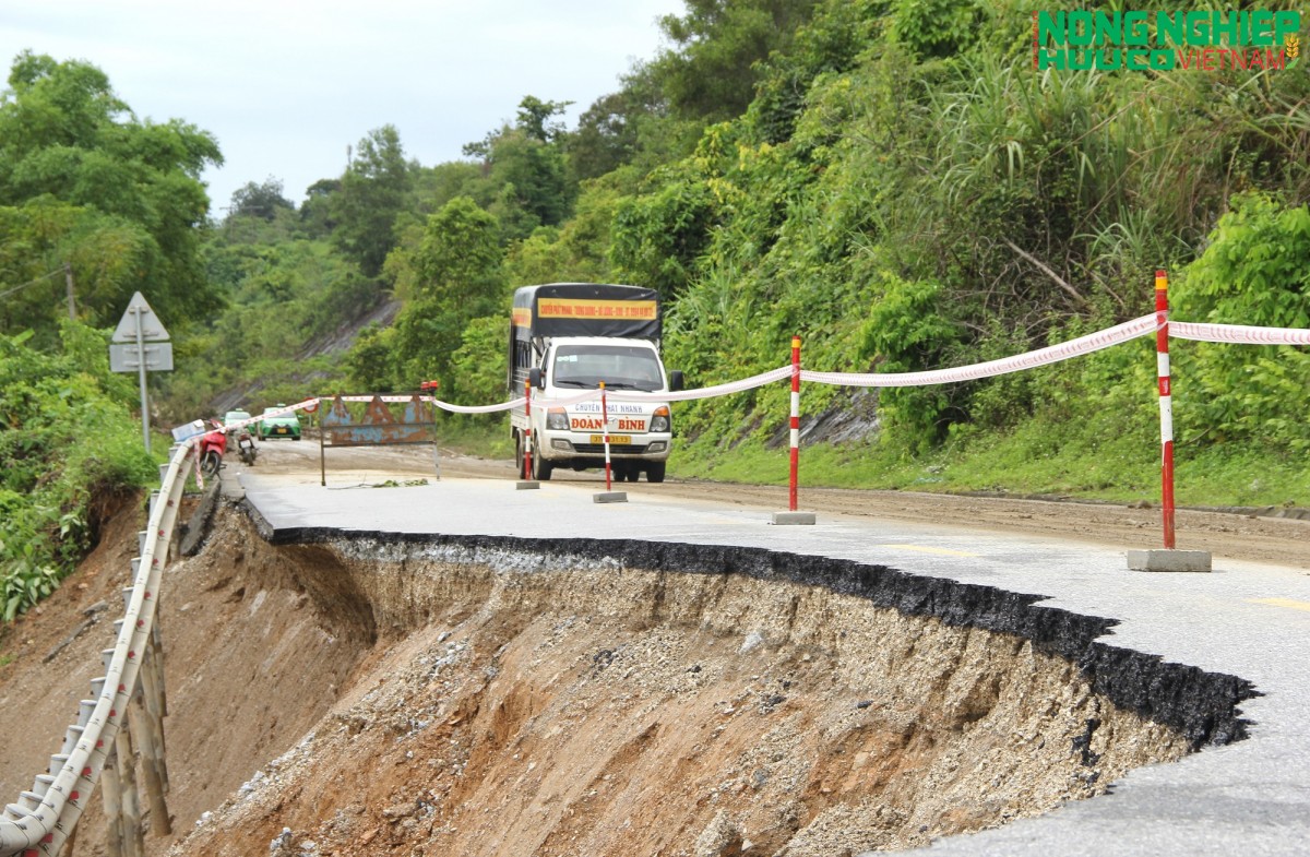 Mưa lũ tàn phá hạ tầng giao thông, Nghệ An chi khẩn cấp 300 tỷ đồng khắc phục hậu quả
