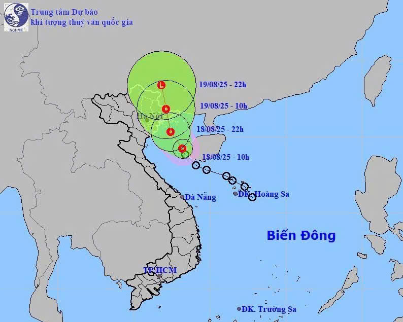 Áp thấp nhiệt đới trên Biển Đông gây mưa lớn, gió mạnh ở Bắc Bộ