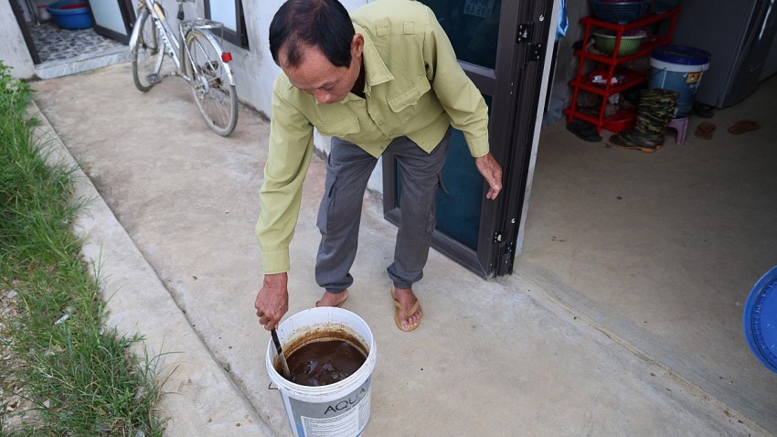 Mắm cáy, một loại sản phẩm có truyền thống lâu đời ở vùng quê Nông Cống cũ trước đây đang được ông Điệp sản xuất bán ra thị trường. 