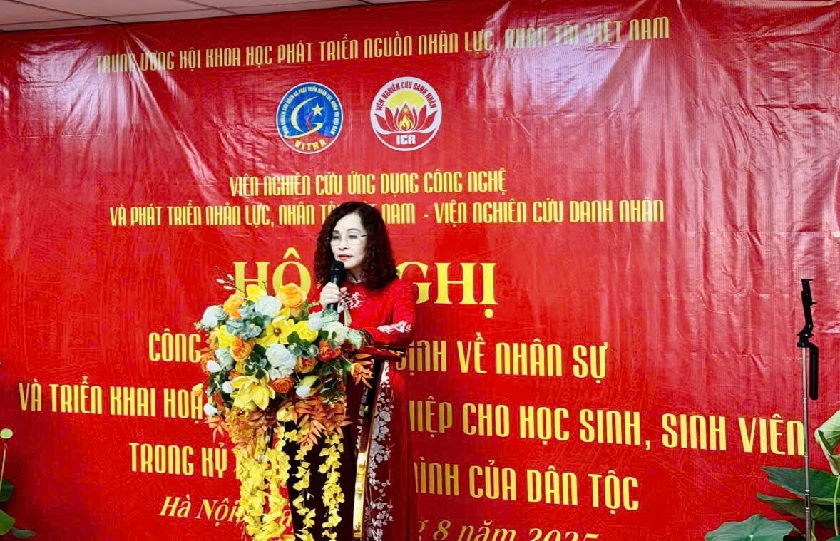 Bổ nhiệm GS.TSKH. Phan Xuân Sơn làm Viện trưởng Viện Nghiên cứu Danh nhân