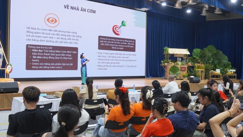 Về nhà ăn cơm - dưỡng lành từ gốc: Xây dựng nền tảng sức khỏe bền vững