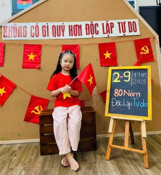 Tặng quà người dân nhân dịp kỷ niệm 80 năm Cách mạng Tháng Tám và Quốc khánh 2/9