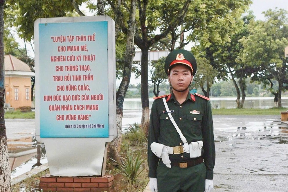 Binh nhất Phan Gia Huy.