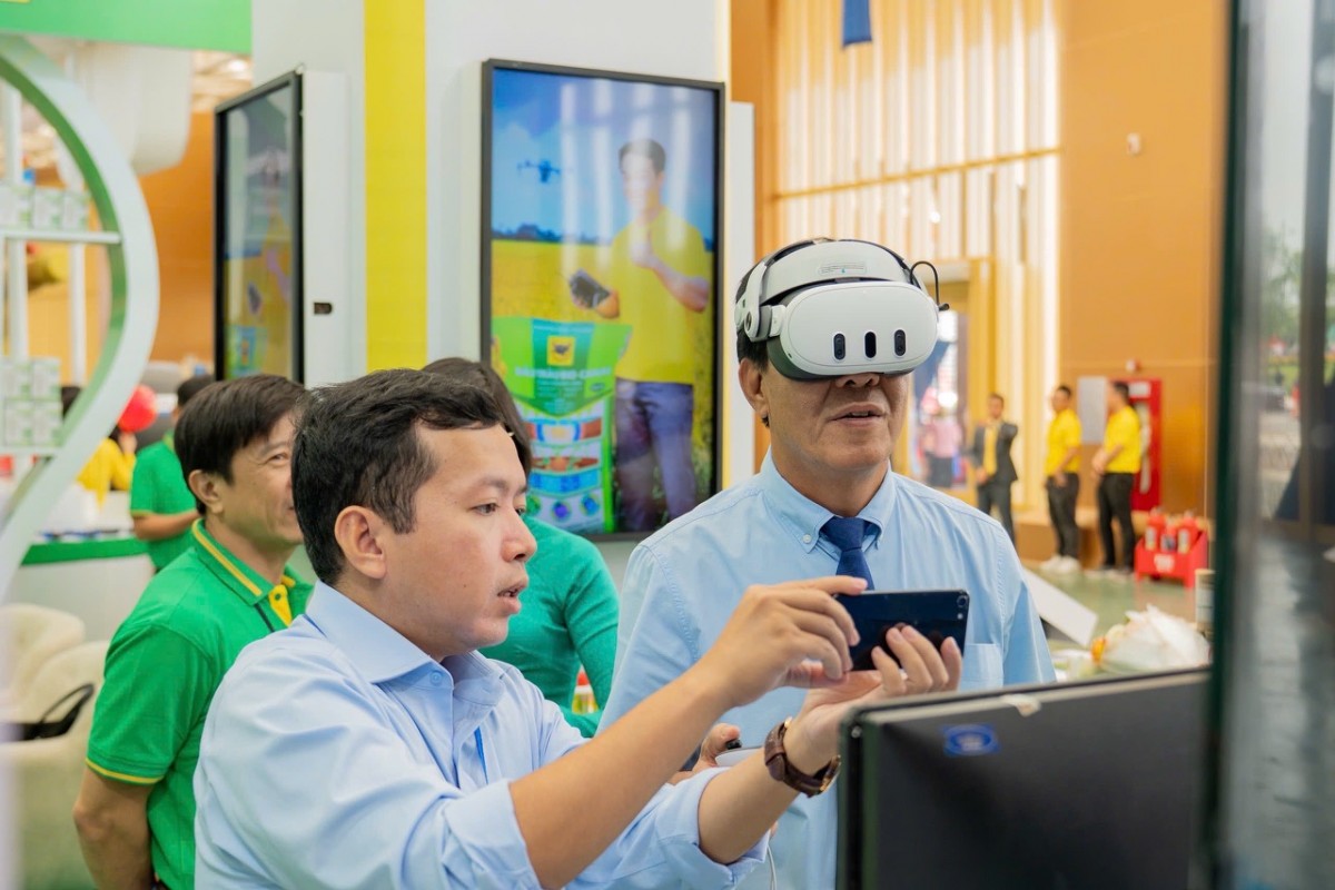 Bình Điền triển khai công nghệ thực tế ảo (VR 360) tại gian hàng mang đến cho khách tham quan một trải nghiệm “chạm” vào tương lai của ngành nông nghiệp.