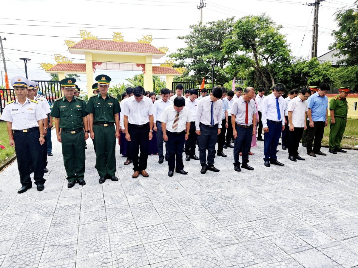 Tp. Huế: Phường Phong Quảng tổ chức Lễ dâng hoa, dâng hương kỷ niệm 80 năm Ngày Quốc khánh