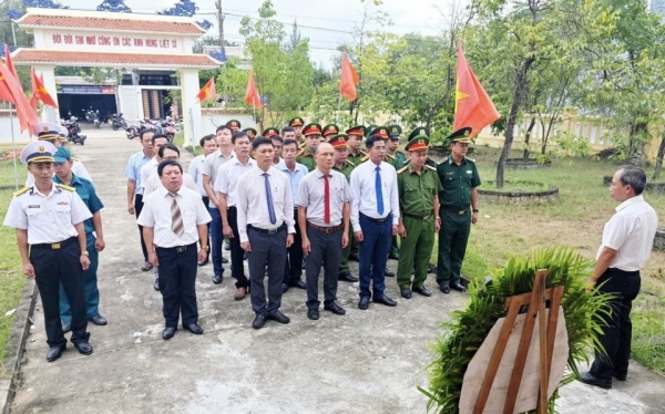 Tp. Huế: Phường Phong Quảng tổ chức Lễ dâng hoa, dâng hương kỷ niệm 80 năm Ngày Quốc khánh