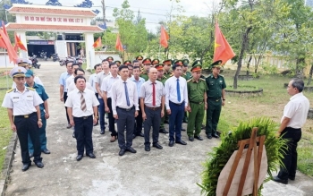 Tp. Huế: Phường Phong Quảng tổ chức Lễ dâng hoa, dâng hương kỷ niệm 80 năm Ngày Quốc khánh