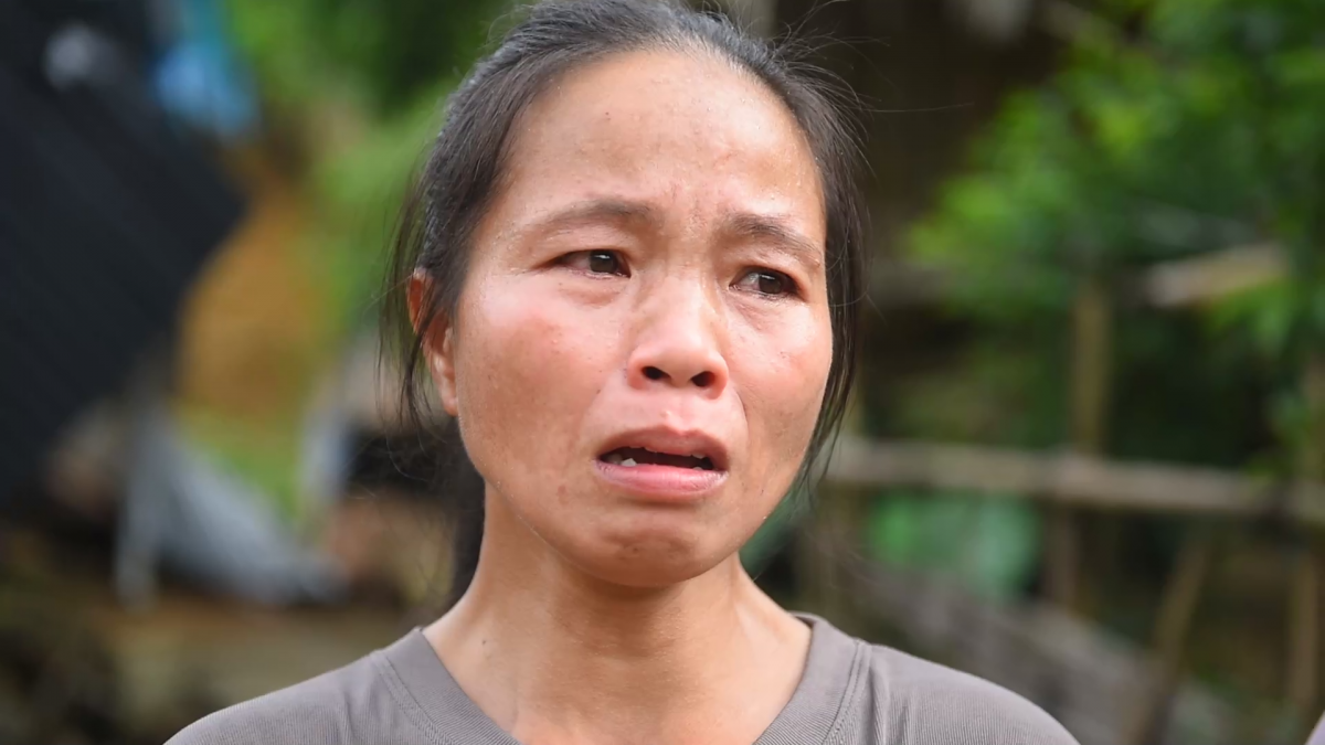 Gia đình chị Hà Thị Phúc, thôn Na Nghịu vừa được Nhà nước hỗ trợ 40 triệu đồng xây dựng nhà ở thuộc diện hộ nghèo, mới ở được 1  tháng căn nhà đã bị lũ ống cuốn trôi hoàn toàn.