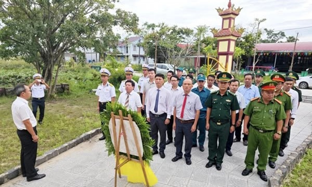 Tp. Huế: Phường Phong Quảng tổ chức Lễ dâng hoa, dâng hương kỷ niệm 80 năm Ngày Quốc khánh