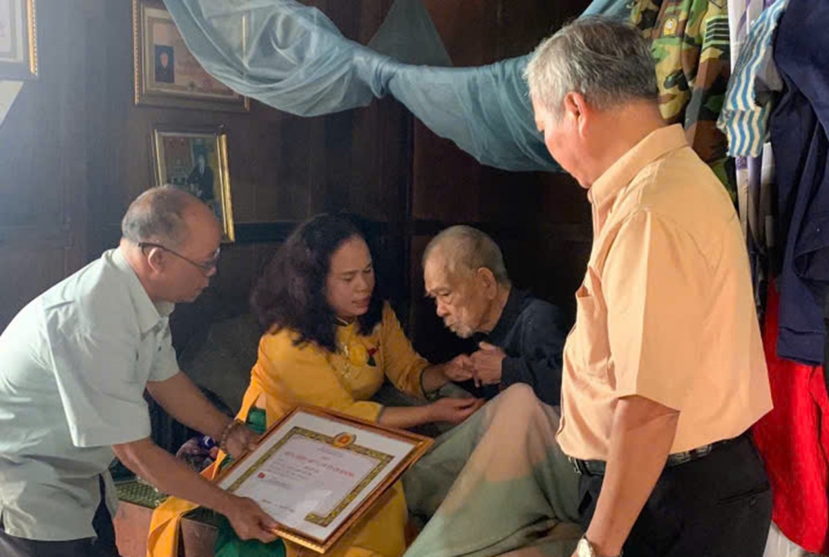 Tp. Huế: Đảng bộ xã A Lưới 4 tổ chức Lễ trao Huy hiệu Đảng đợt 02/9/2025