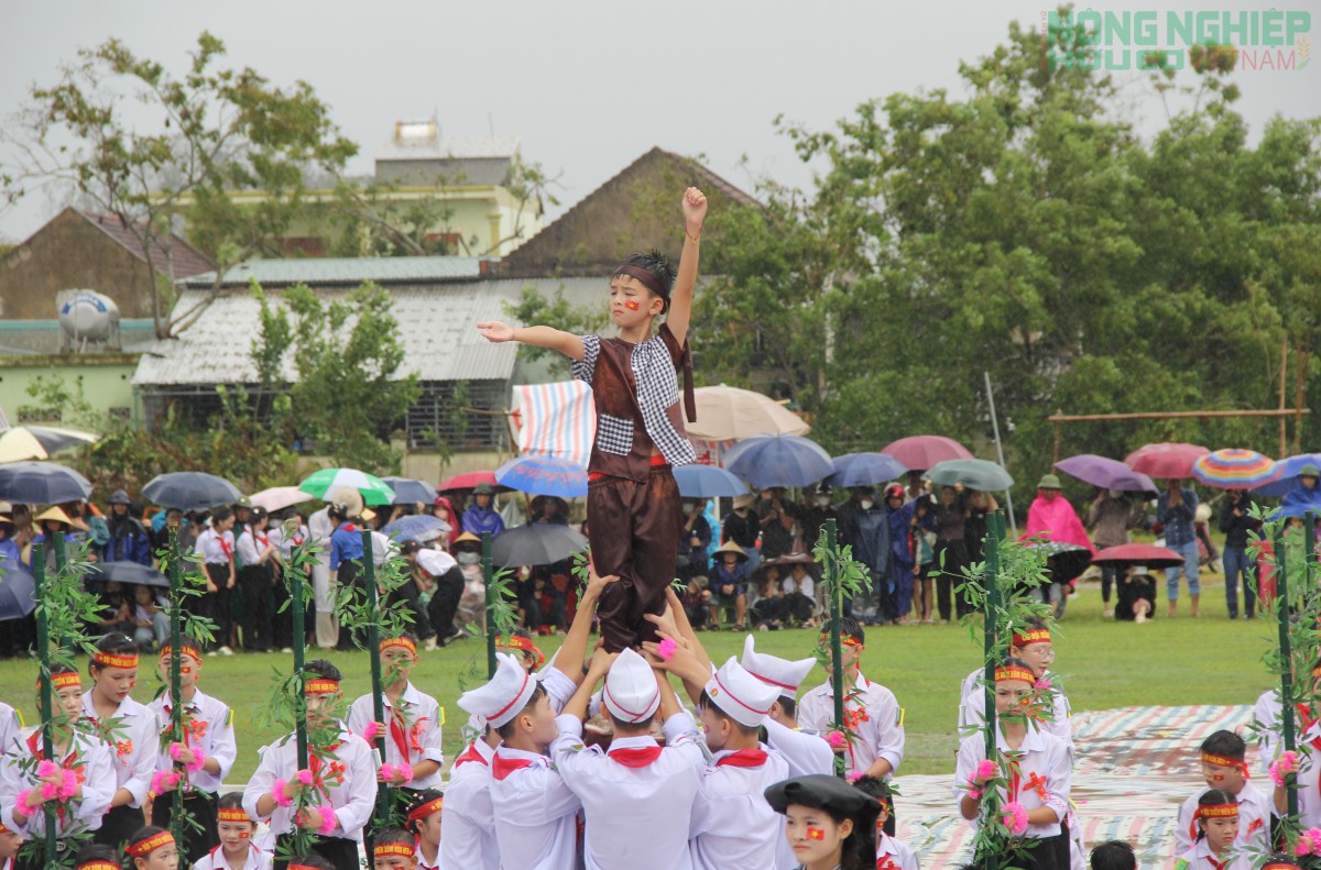 Rộn ràng ngày hội thiếu nhi, mừng Tết độc lập trên quê hương Bác