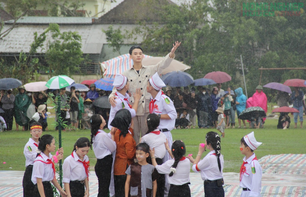 Rộn ràng ngày hội thiếu nhi, mừng Tết độc lập trên quê hương Bác