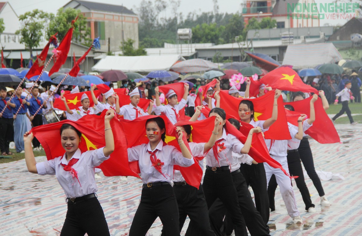 Rộn ràng ngày hội thiếu nhi, mừng Tết độc lập trên quê hương Bác