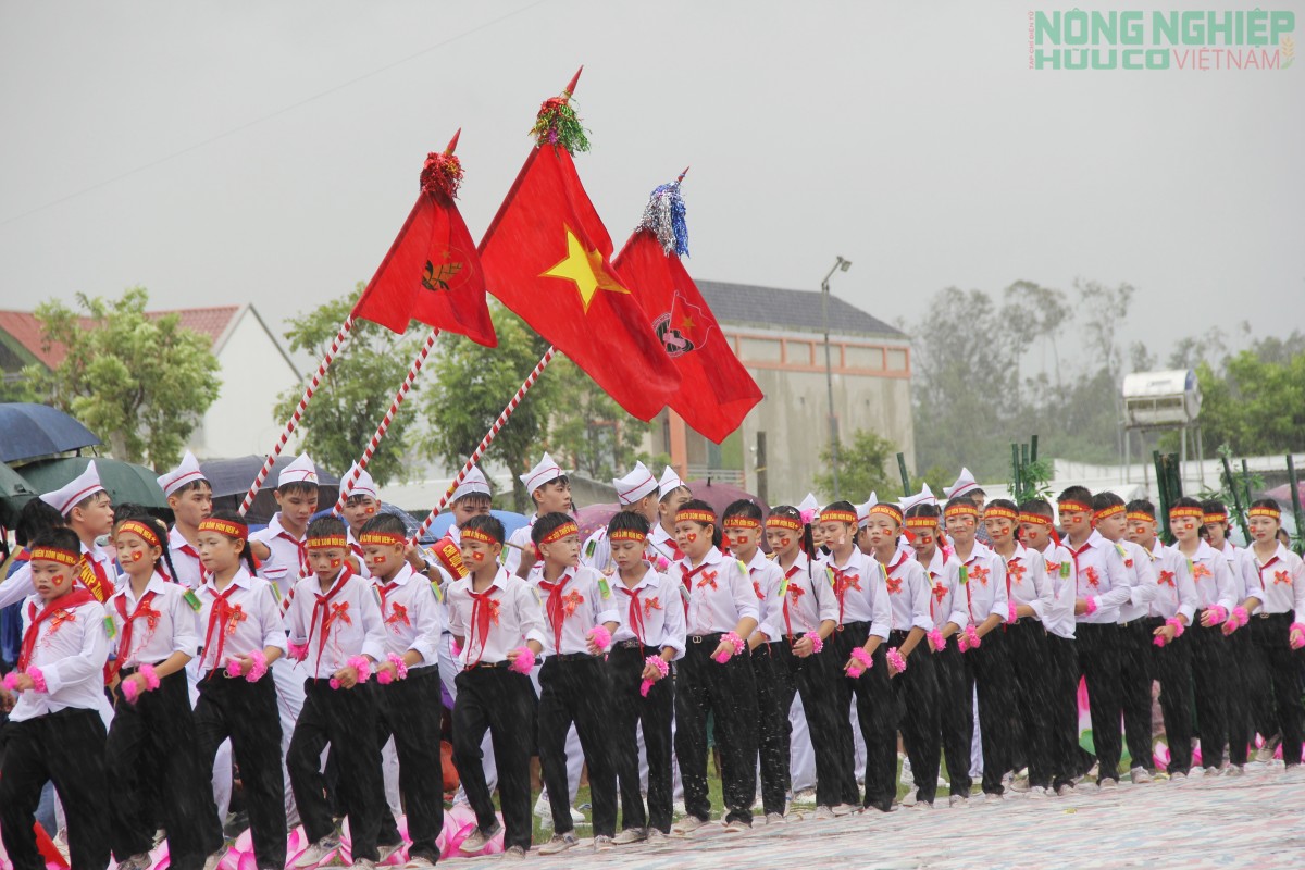 Rộn ràng ngày hội thiếu nhi, mừng Tết độc lập trên quê hương Bác
