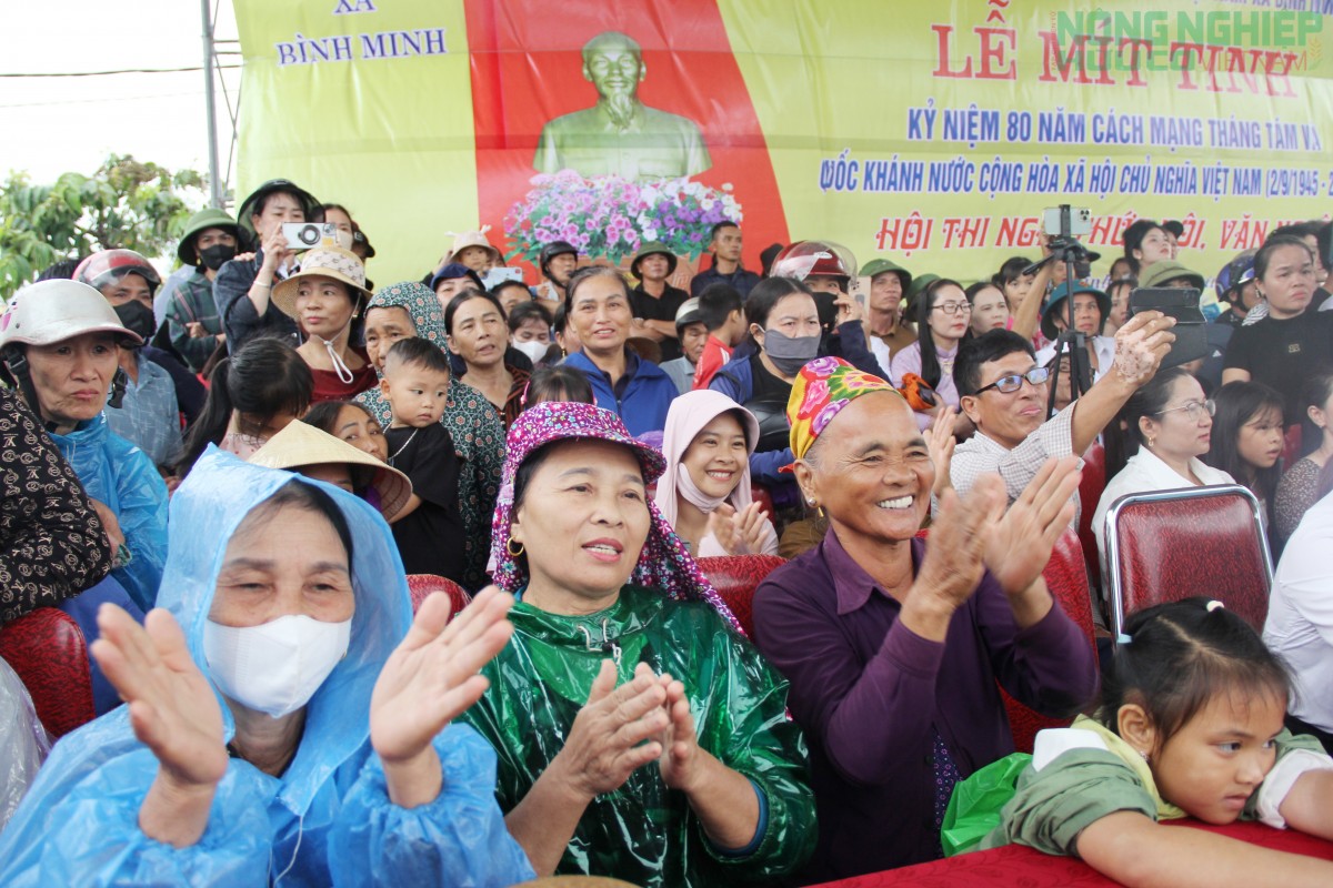 Rộn ràng ngày hội thiếu nhi, mừng Tết độc lập trên quê hương Bác