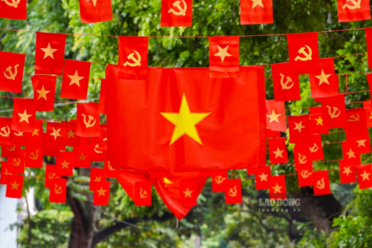 Hà Nội rợp cờ đỏ sao vàng, hân hoan đón Tết Độc lập 2/9