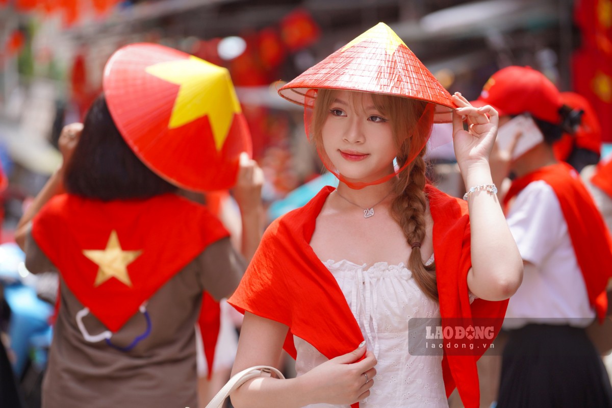 Hà Nội rợp cờ đỏ sao vàng, hân hoan đón Tết Độc lập 2/9