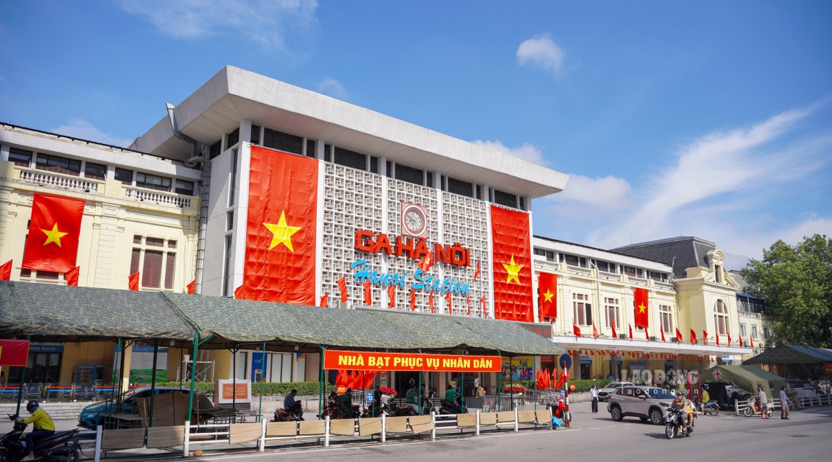 Hà Nội rợp cờ đỏ sao vàng, hân hoan đón Tết Độc lập 2/9