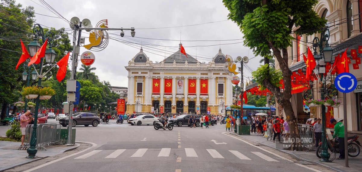 Hà Nội rợp cờ đỏ sao vàng, hân hoan đón Tết Độc lập 2/9