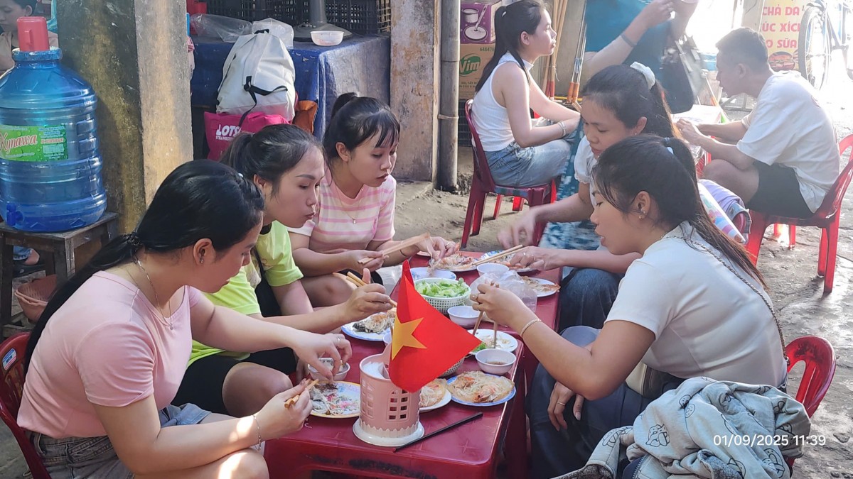 Bánh xèo cá kình làng Chuồn, “nốt nhạc” mộc trong bản giao hưởng ẩm thực xứ Huế