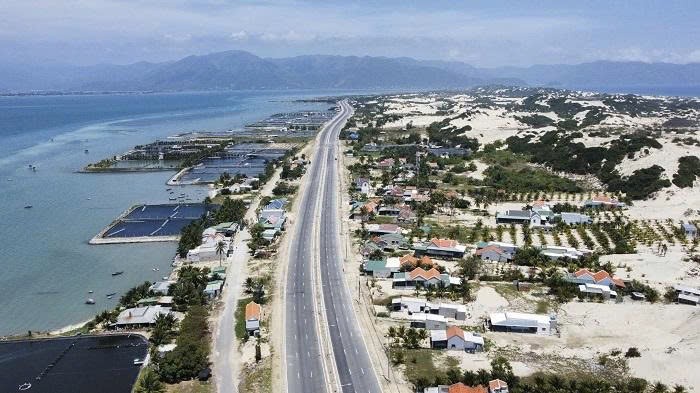 Thúc đẩy hoàn thiện đường ven biển: Nỗ lực vì sự phát triển bền vững