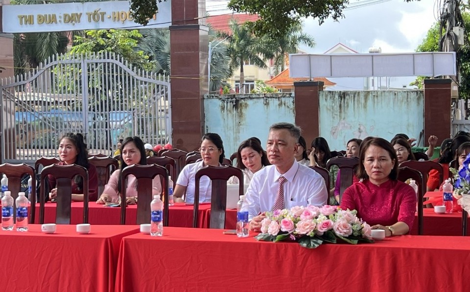 Trường Tiểu học Nguyễn Thị Minh Khai hân hoan khai giảng năm học mới