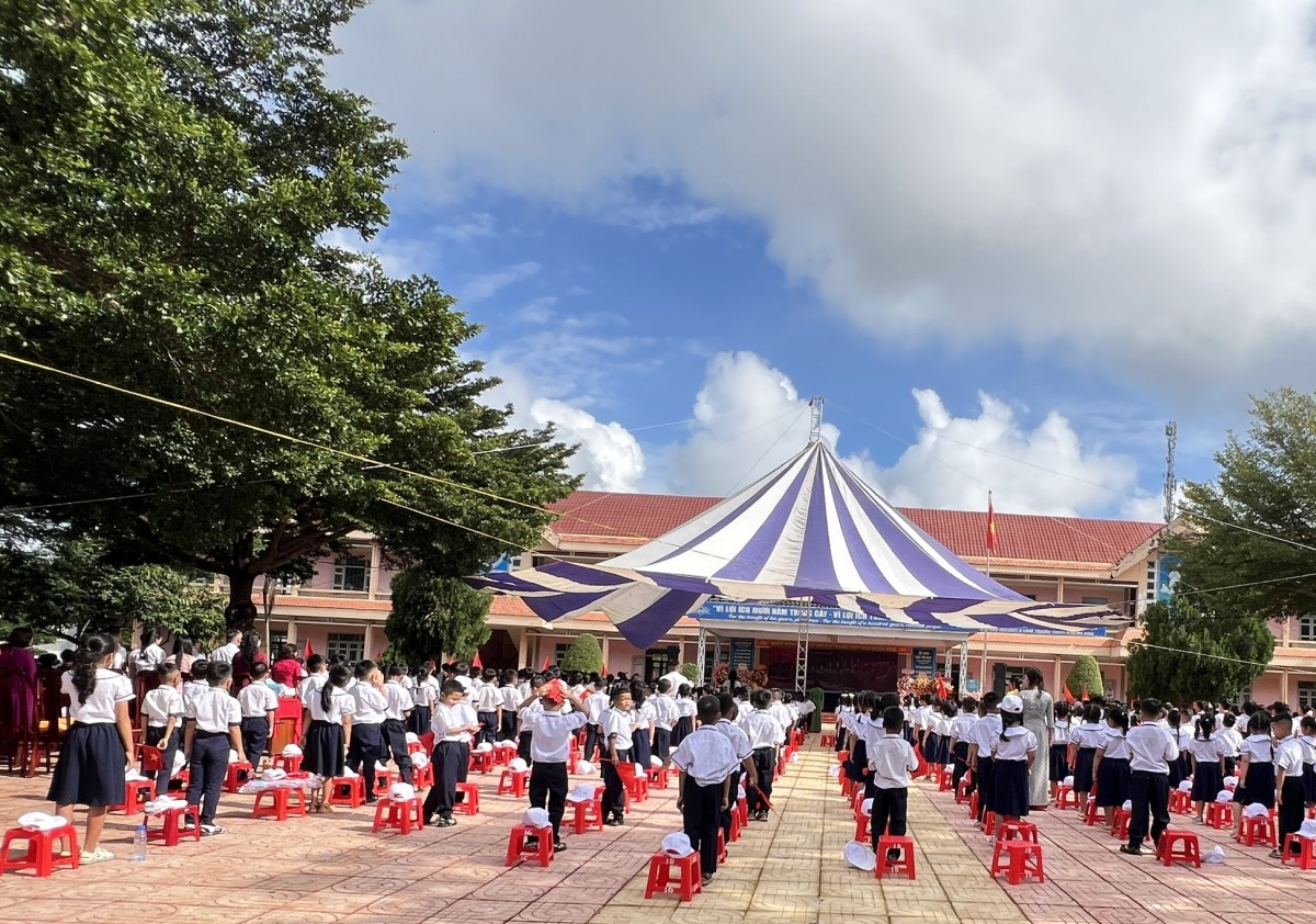 Trường Tiểu học Nguyễn Thị Minh Khai hân hoan khai giảng năm học mới
