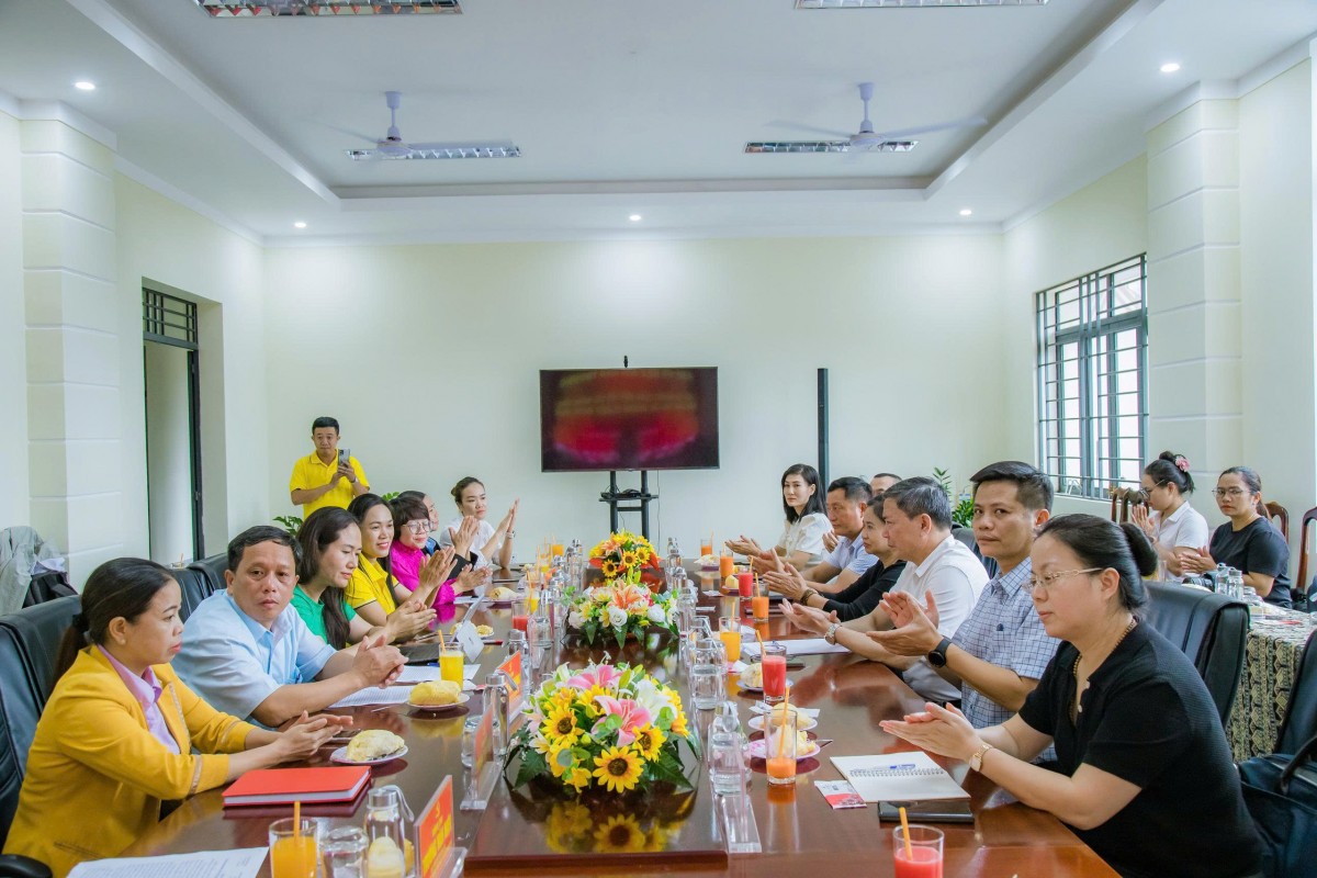 Doanh nghiệp Trung Quốc tìm cơ hội hợp tác nơi nữ Bí thư Livestream bán “cây tỷ đô”