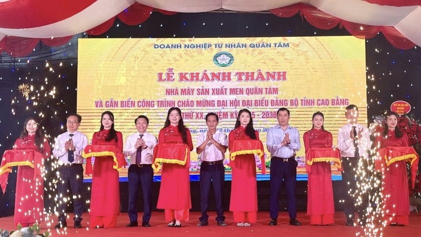 Cao Bằng: Gắn biển Công trình Nhà máy sản xuất men Quân Tám