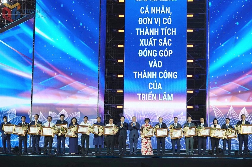 Quảng Ninh nhận Bằng khen của Thủ tướng Chính phủ vì thành tích tiêu biểu tại Triển lãm thành tựu đất nước. Ảnh: QMG