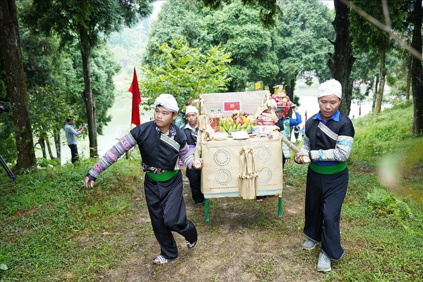 Phát triển kinh tế du lịch gắn với nông nghiệp hữu cơ và bảo tồn văn hóa bản địa