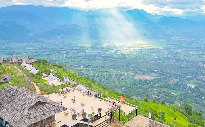 Phát triển kinh tế du lịch gắn với nông nghiệp hữu cơ và bảo tồn văn hóa bản địa
