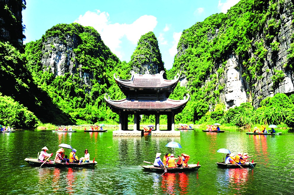 Đa dạng hóa các loại hình du lịch, góp phần thúc đẩy ngành thương mại dịch vụ Ninh Bình phát triển