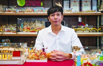 Gặp gỡ nghệ nhân chế tác mô hình gỗ gần tròn thập kỷ ở Đà Nẵng