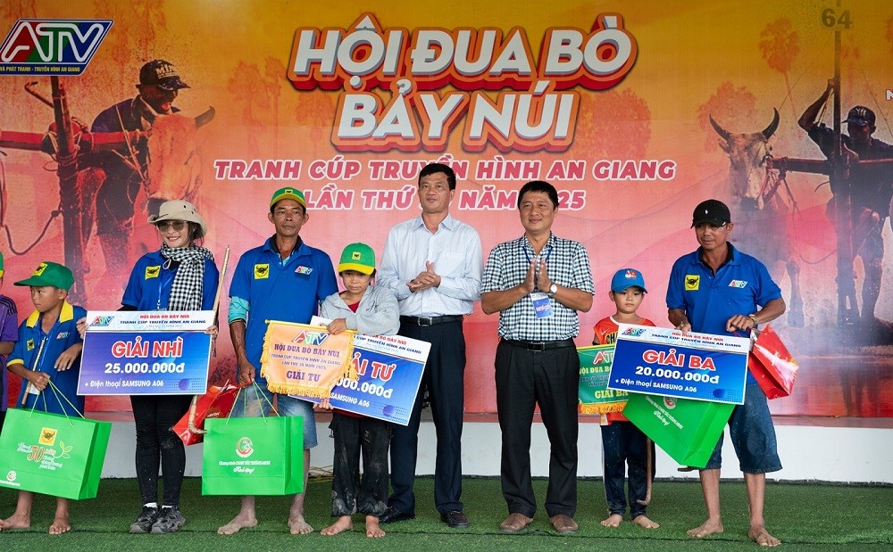 Bình Điền - Tự hào đồng hành cùng di sản văn hóa Đua bò Bảy Núi