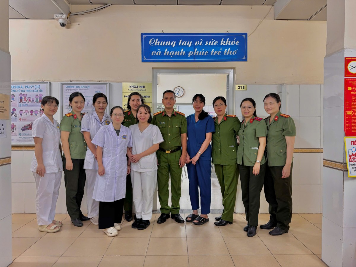 CAP Tây Hồ trao tặng 100 suất quà cho các bệnh nhi khuyết tật