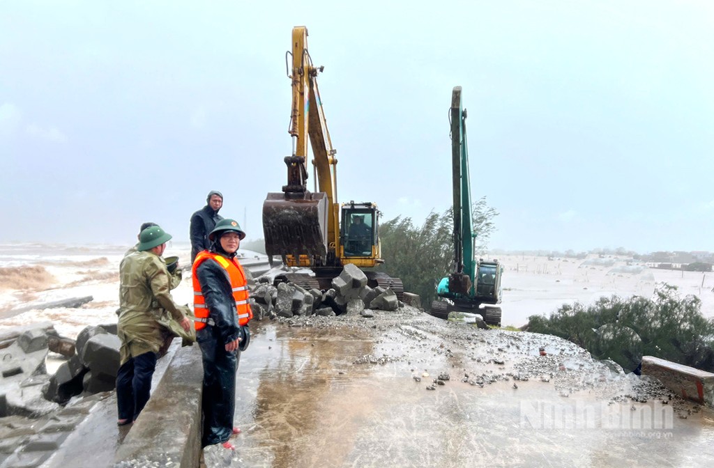 Ninh Bình công bố tình huống khẩn cấp về sự cố sạt lở mái kè biển Hải Thịnh 3