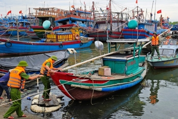 Thủ tướng yêu cầu khẩn trương khắc phục hậu quả bão số 10 và mưa lũ