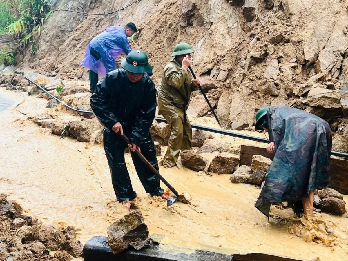 Bộ đội Biên phòng giải cứu 22 người dân đi hái măng