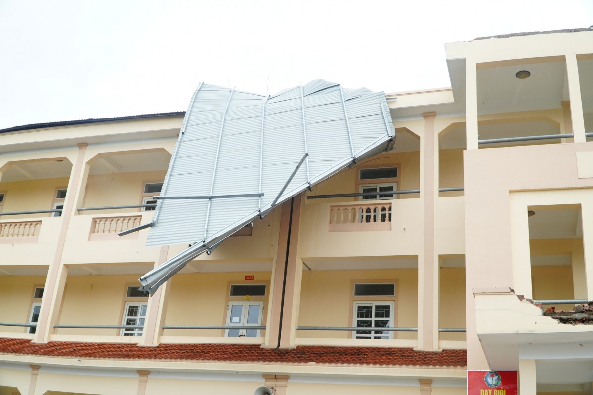 Nghệ An: Gần 20.000 căn nhà bị tốc mái, hư hỏng, hàng nghìn héc ta lúa, hoa màu bị thiệt hại