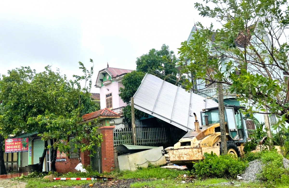 Nghệ An: Gần 20.000 căn nhà bị tốc mái, hư hỏng, hàng nghìn héc ta lúa, hoa màu bị thiệt hại