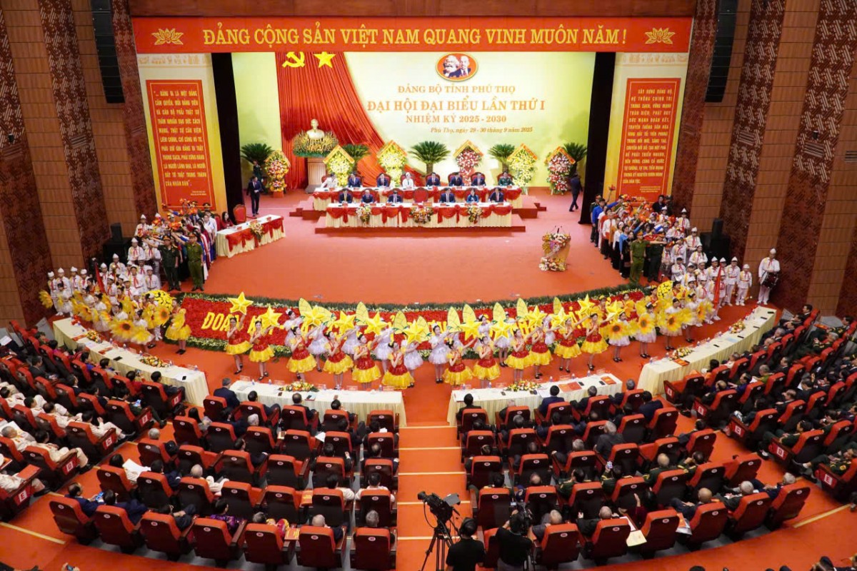 Chủ tịch nước Lương Cường dự và chỉ đạo Đại hội đại biểu Đảng bộ tỉnh Phú Thọ